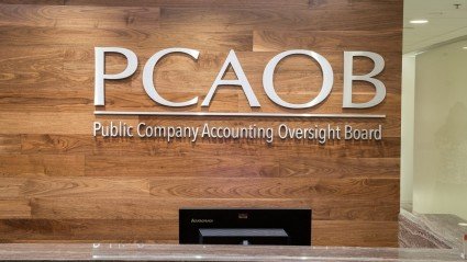 PCAOB beboet zes accountantskantoren wereldwijd voor slechte communicatie met audit committees